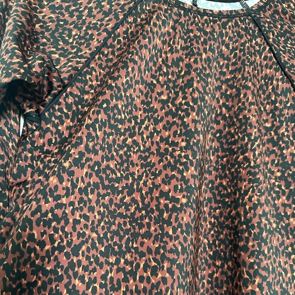 ALL IN MOTION long sleeve swim tee Size M - Picture 3 of 4